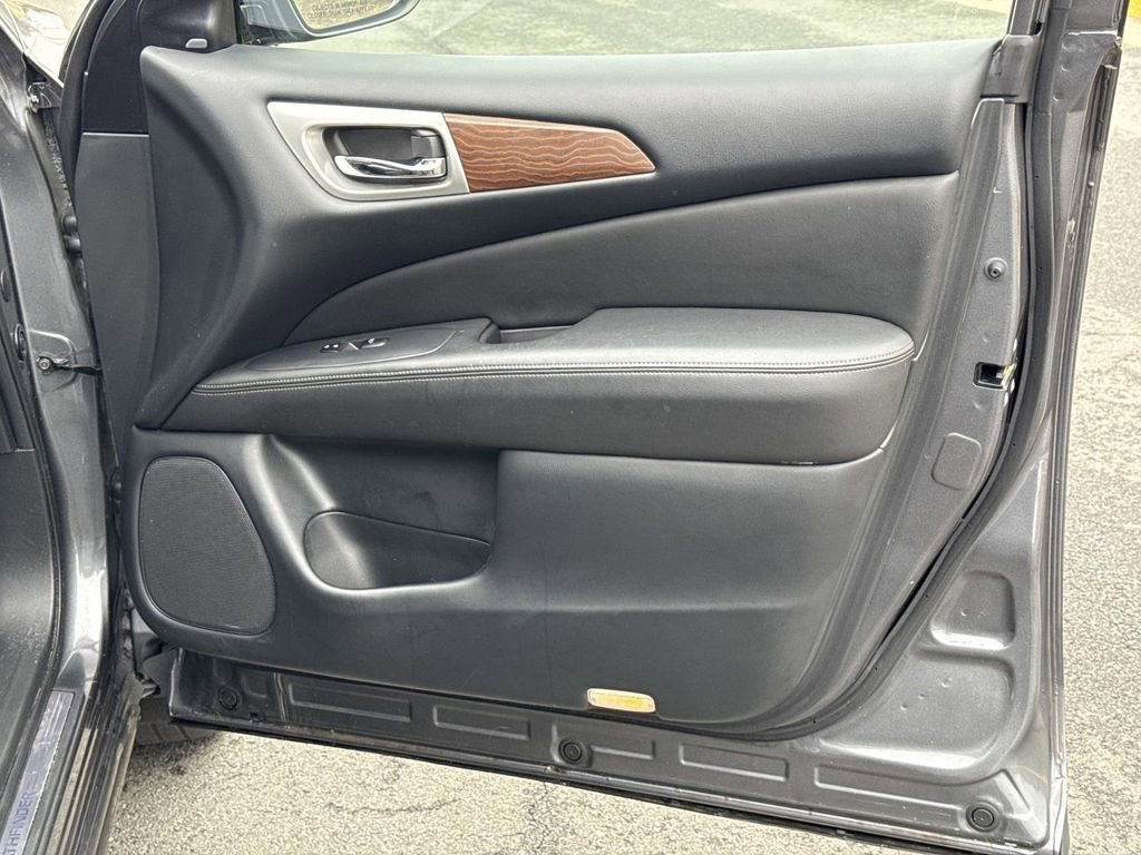 Used 2018 Nissan Pathfinder Platinum image 6