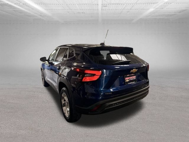 Used 2024 Chevrolet Trax LS w/ LS Convenience Package FWD image 5
