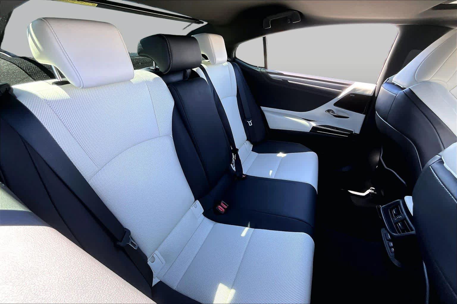Used 2024 Lexus ES 350 F Sport w/ Accessory Package (Z2) FWD image 18