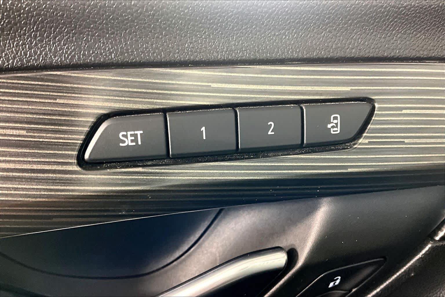Used 2022 GMC Terrain SLT FWD image 34