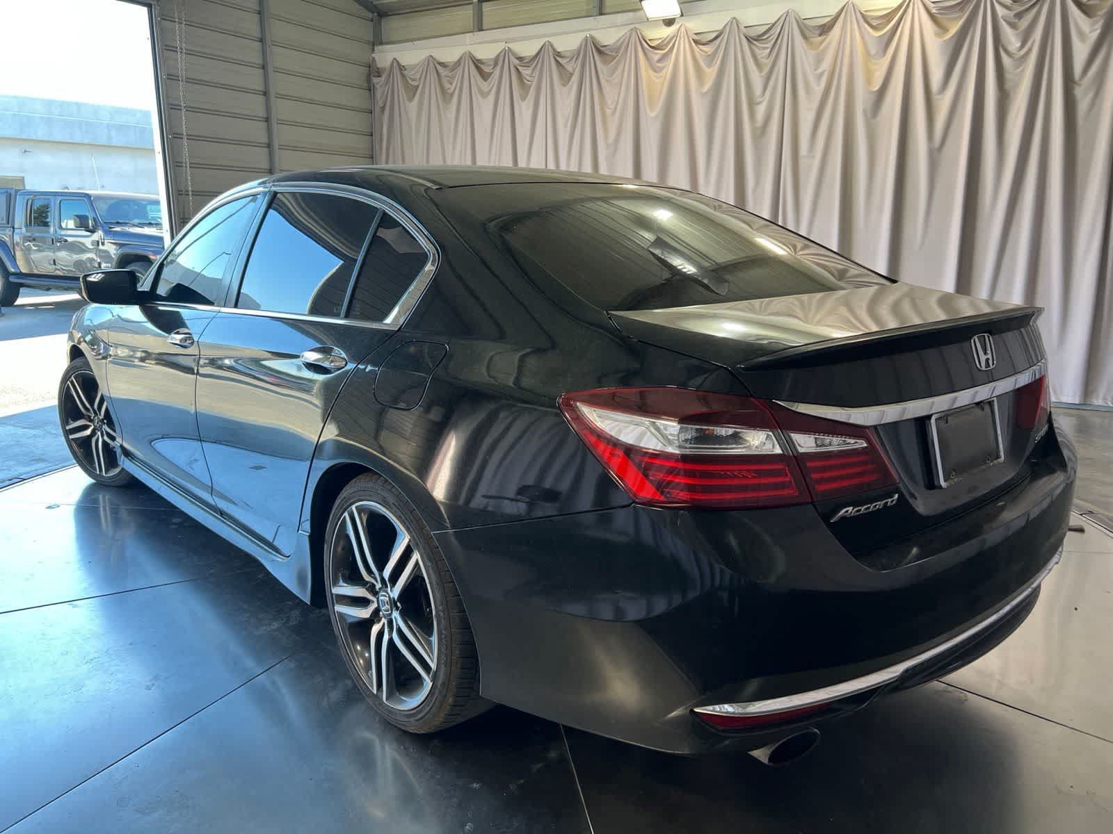 Used 2017 Honda Accord Sport image 7