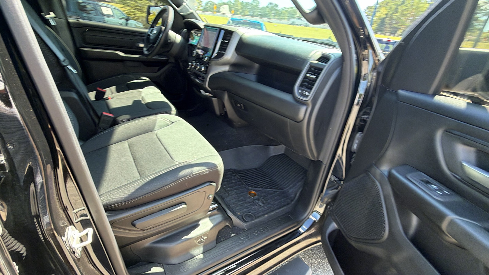 Used 2025 RAM 1500 Warlock AWD/4WD image 19