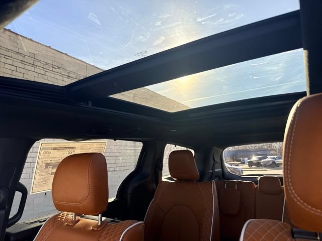 New 2026 Chrysler Pacifica Pinnacle w/ Trailer Tow Group FWD image 29