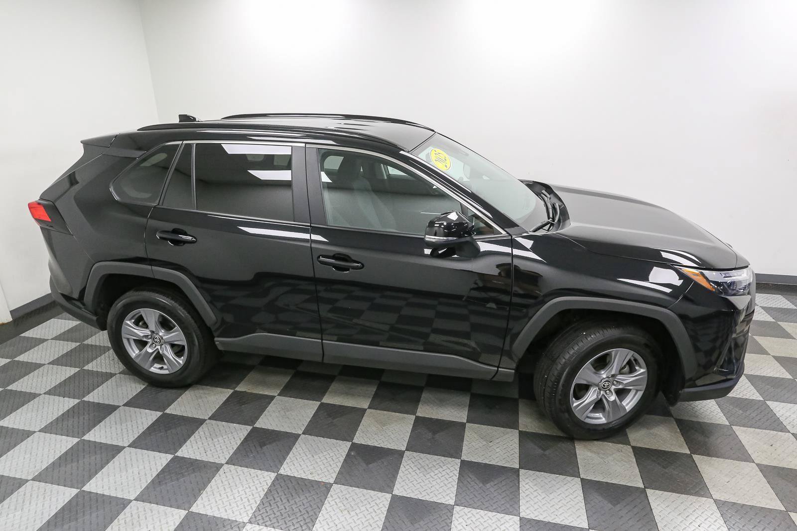 Used 2025 Toyota RAV4 XLE AWD/4WD image 5