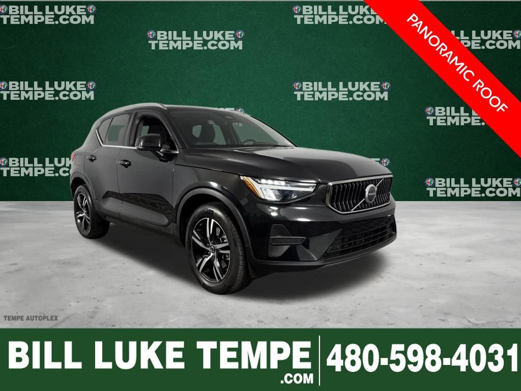 Used 2025 Volvo XC40 B5 Core image 1