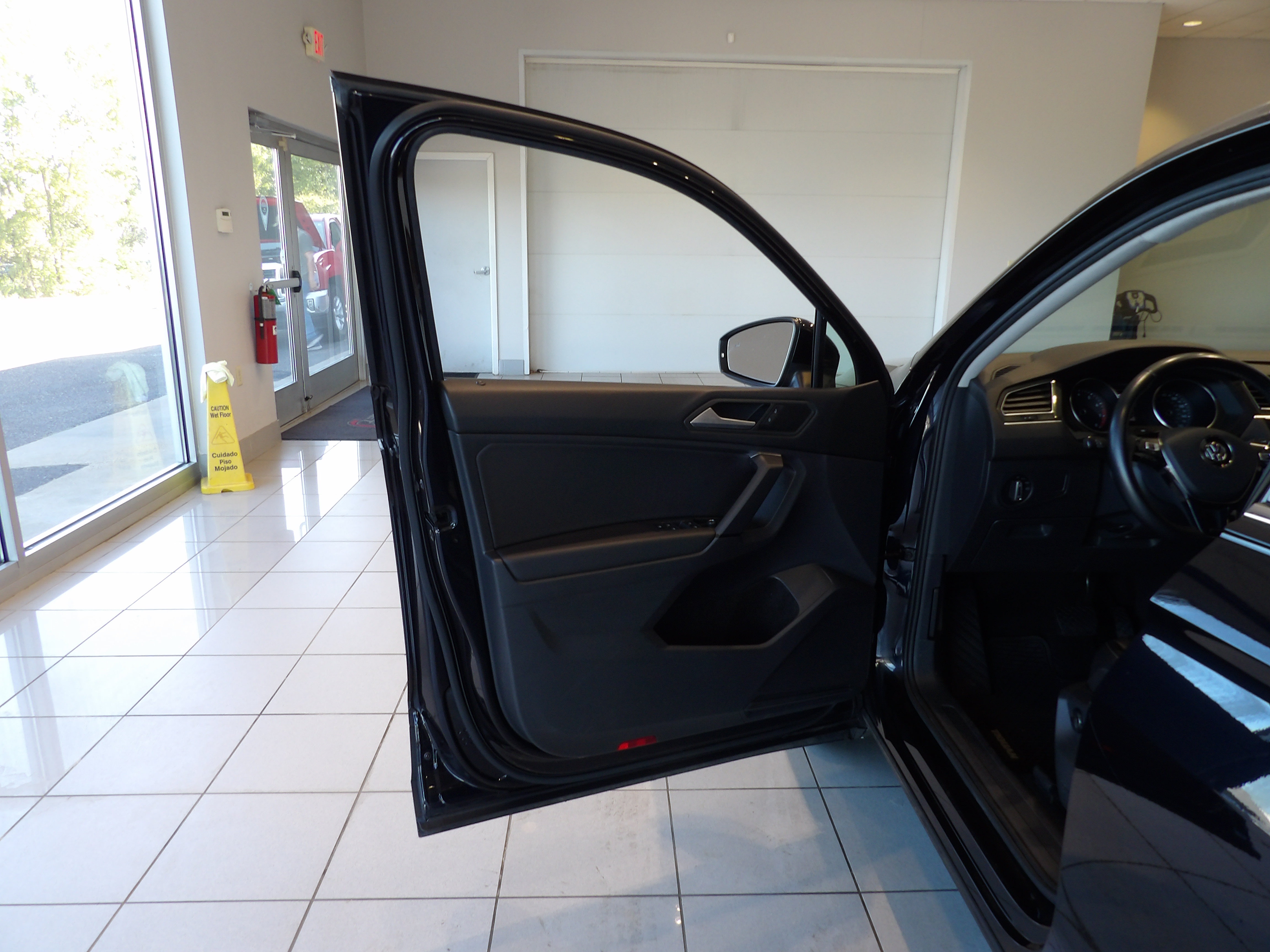 Used 2019 Volkswagen Tiguan SE AWD/4WD image 8