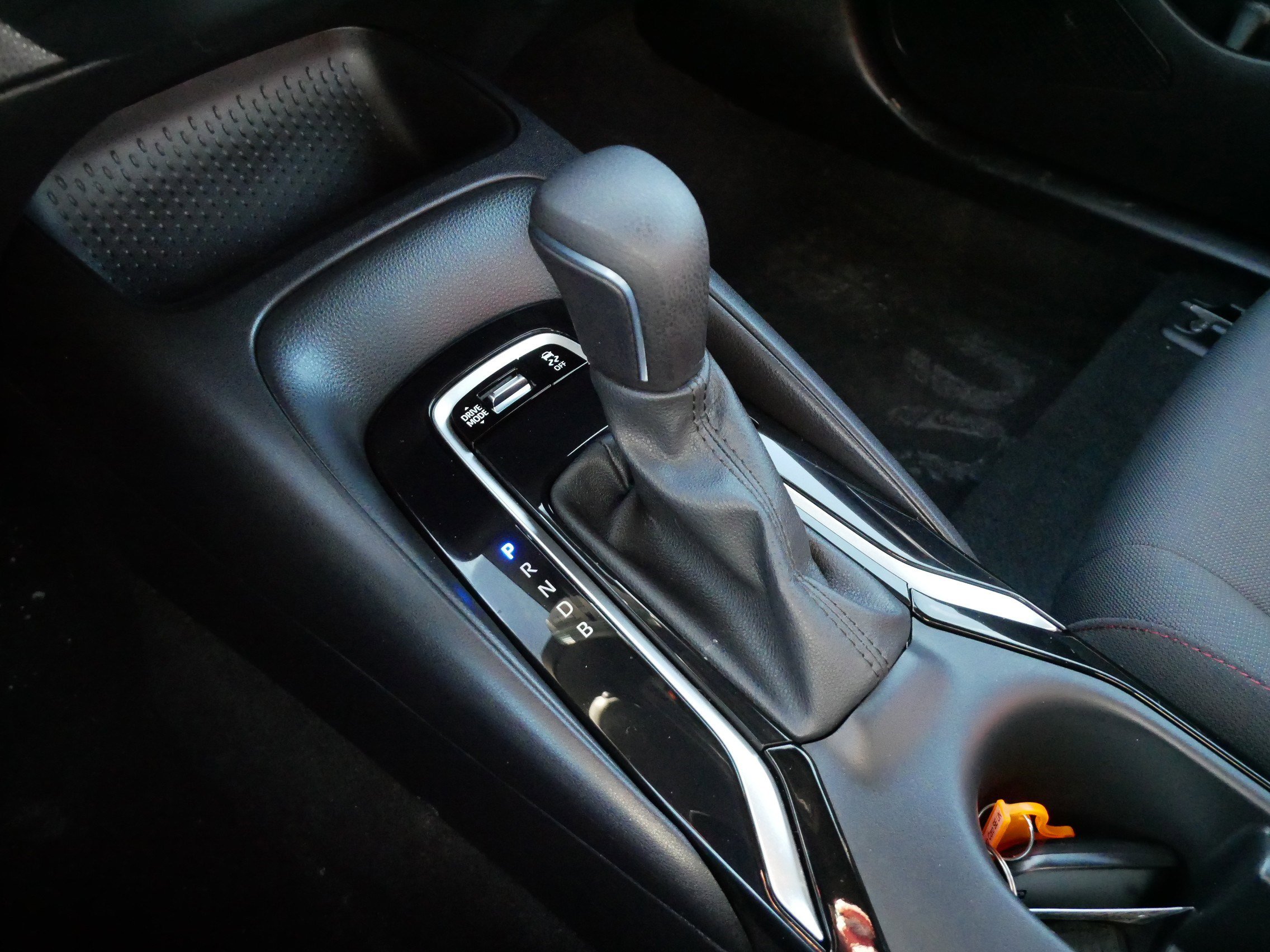 Used 2023 Toyota Corolla SE w/ SE Premium Package image 24