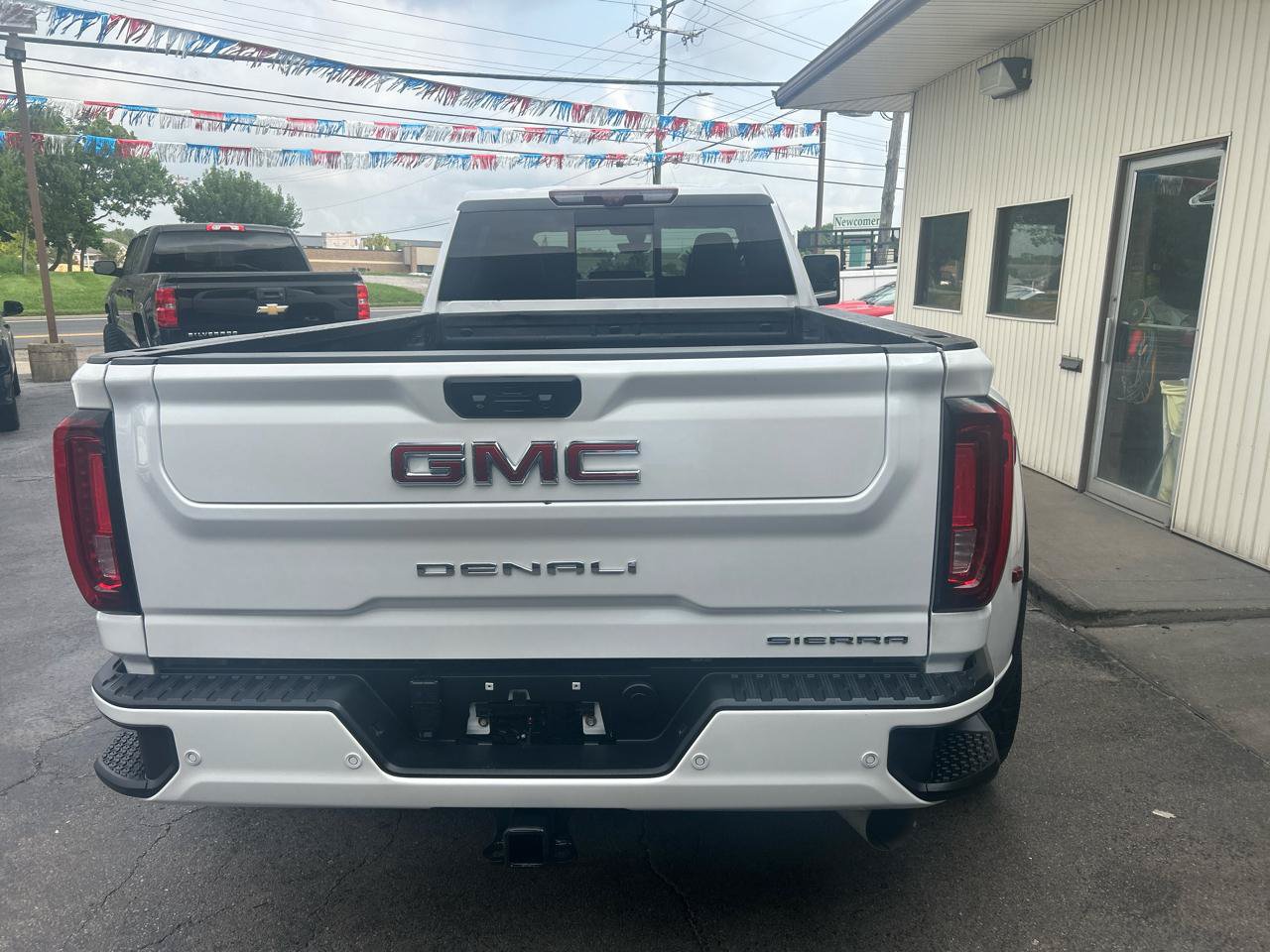 Used 2023 GMC Sierra 3500 Denali w/ Denali Ultimate Package AWD/4WD image 7