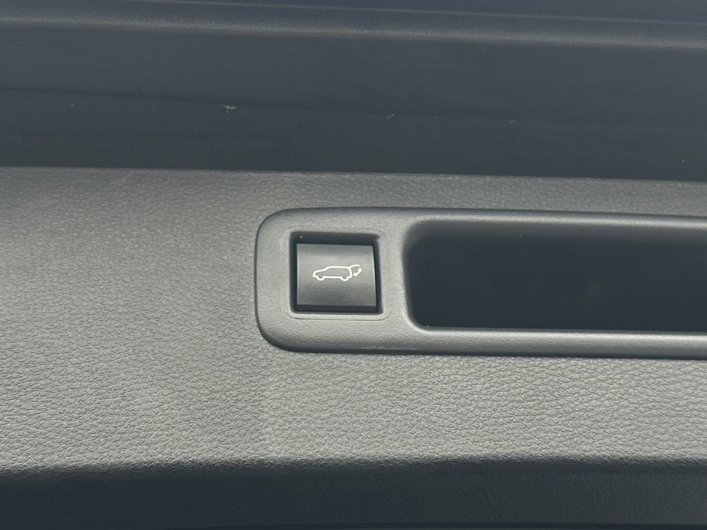 Used 2024 Toyota Highlander LE image 7