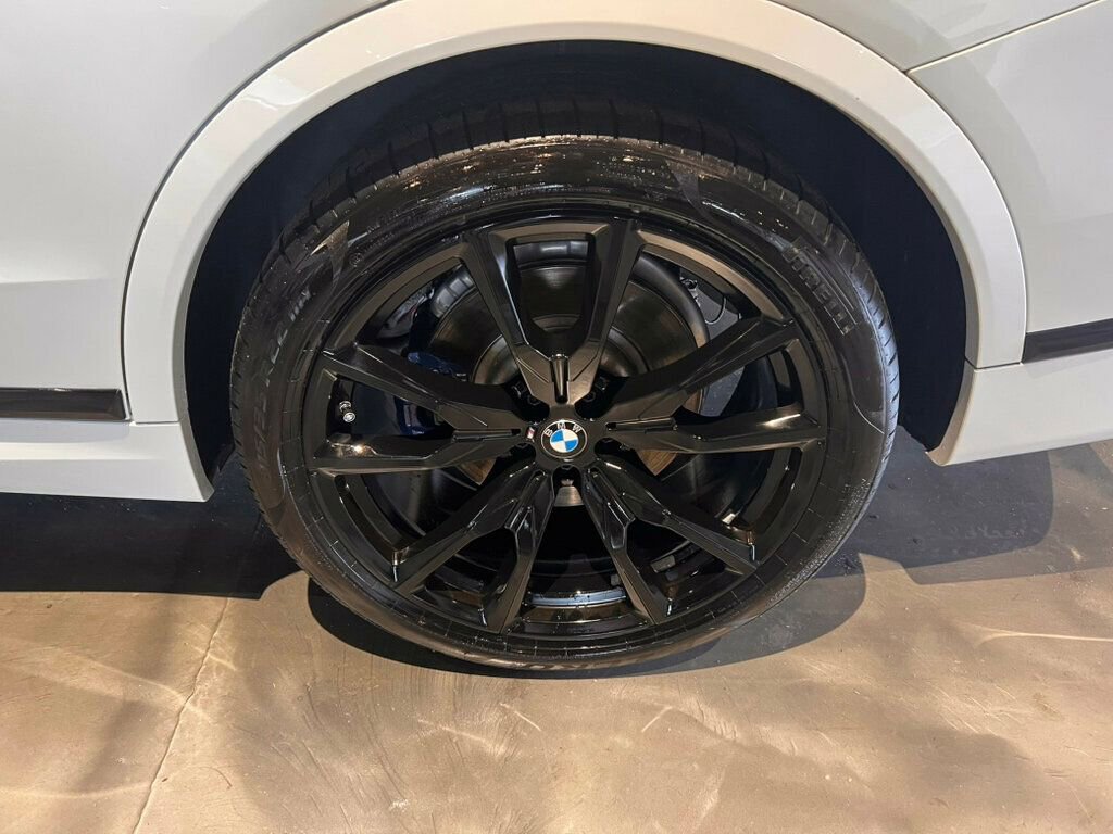 Used 2023 BMW X7 xDrive40i w/ M Sport Package AWD/4WD image 11