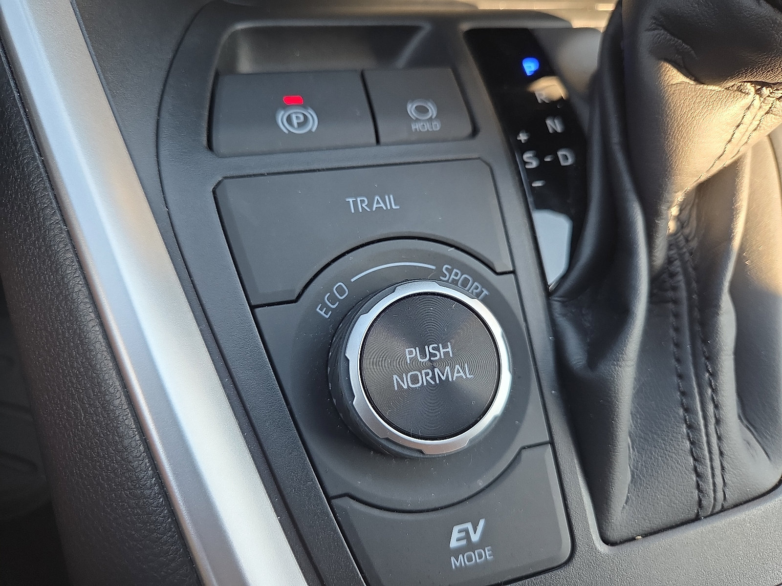Used 2025 Toyota RAV4 XLE w/ Convenience Package AWD/4WD image 22