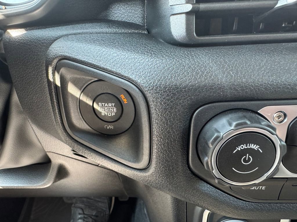 New 2025 Jeep Gladiator Sport image 23