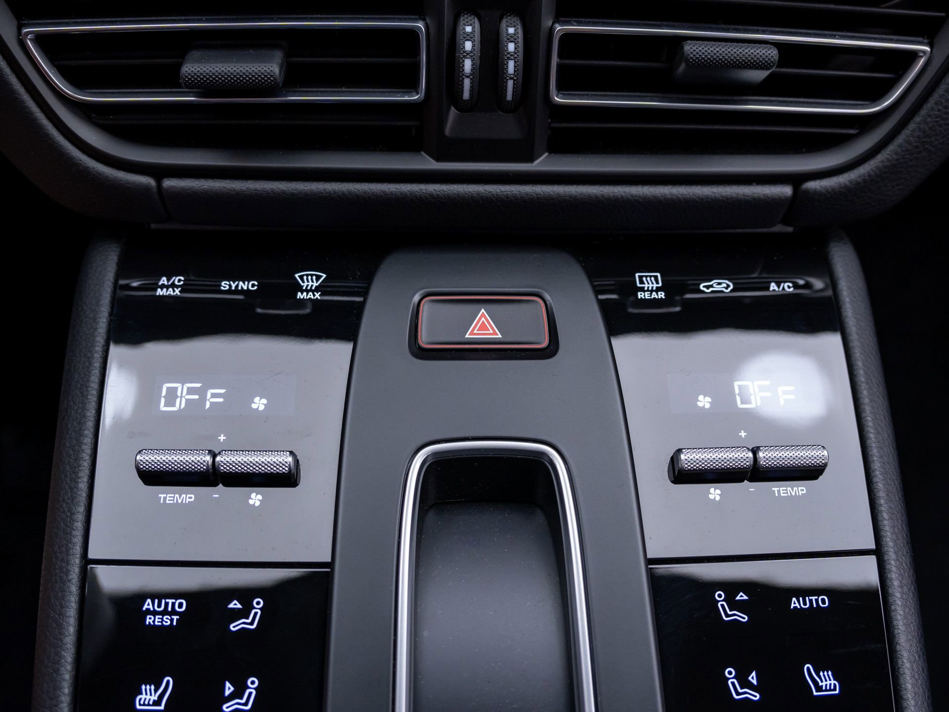 Certified 2026 Porsche Macan AWD/4WD image 27