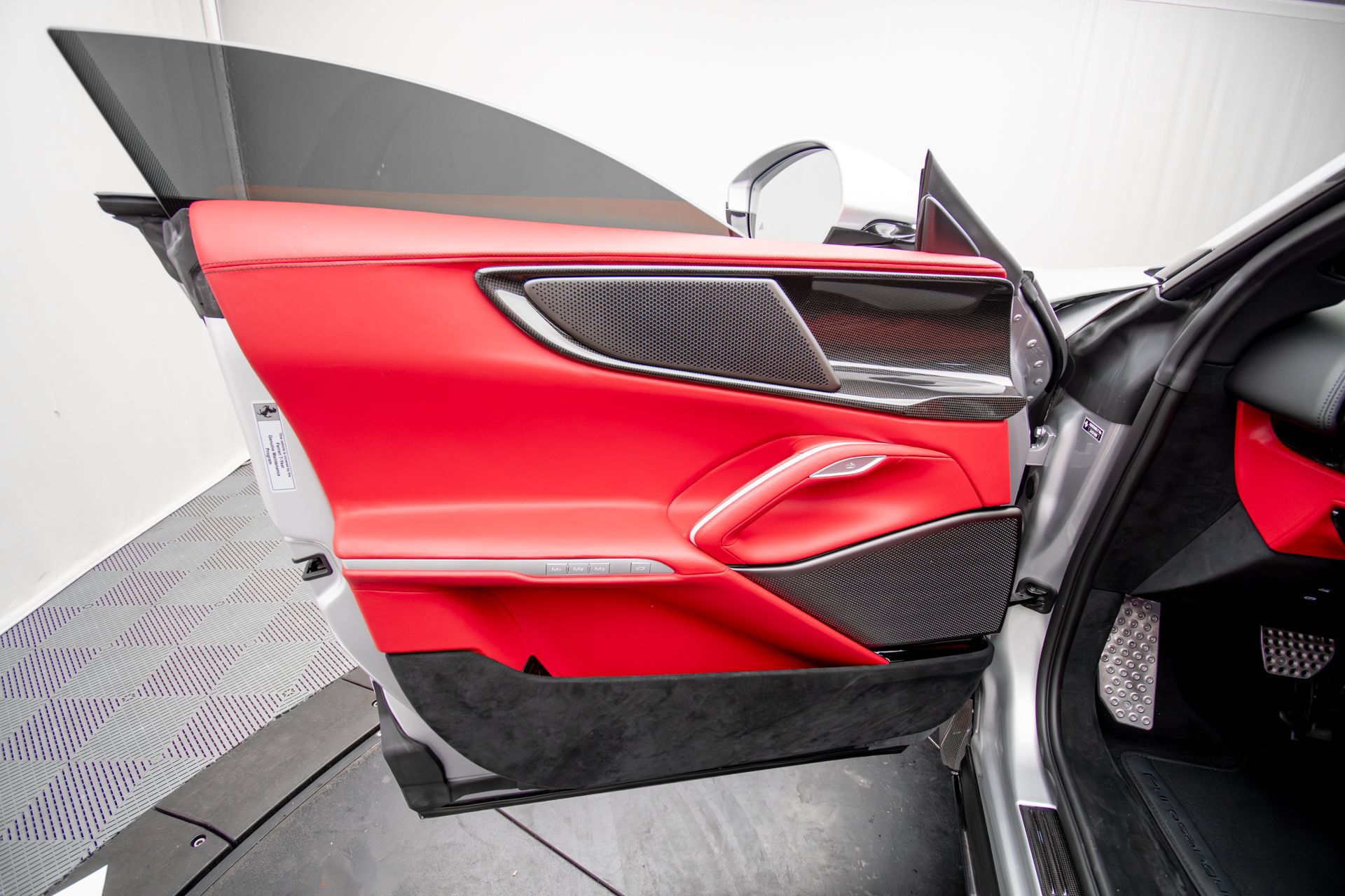 Used 2025 Ferrari Purosangue AWD/4WD image 37