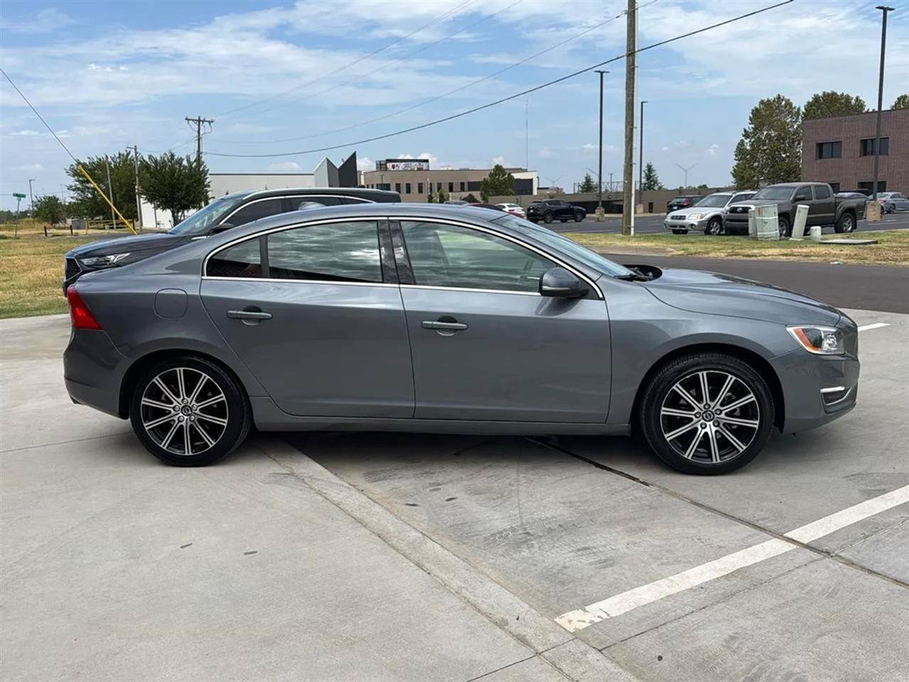 Used 2017 Volvo S60 T5 Inscription Platinum FWD image 9