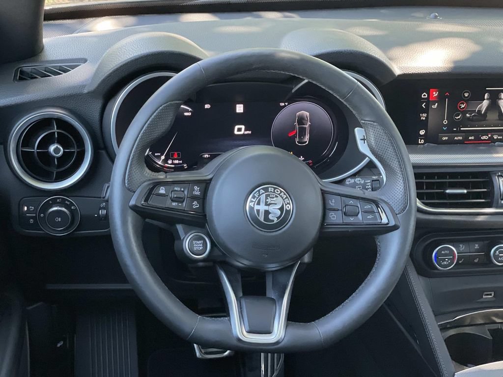 Used 2025 Alfa Romeo Stelvio Sprint AWD/4WD image 8