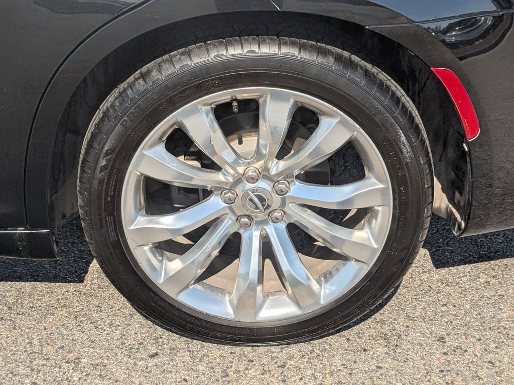 Used 2019 Chrysler 300 Touring w/ Chrome Appearance Package RWD image 10