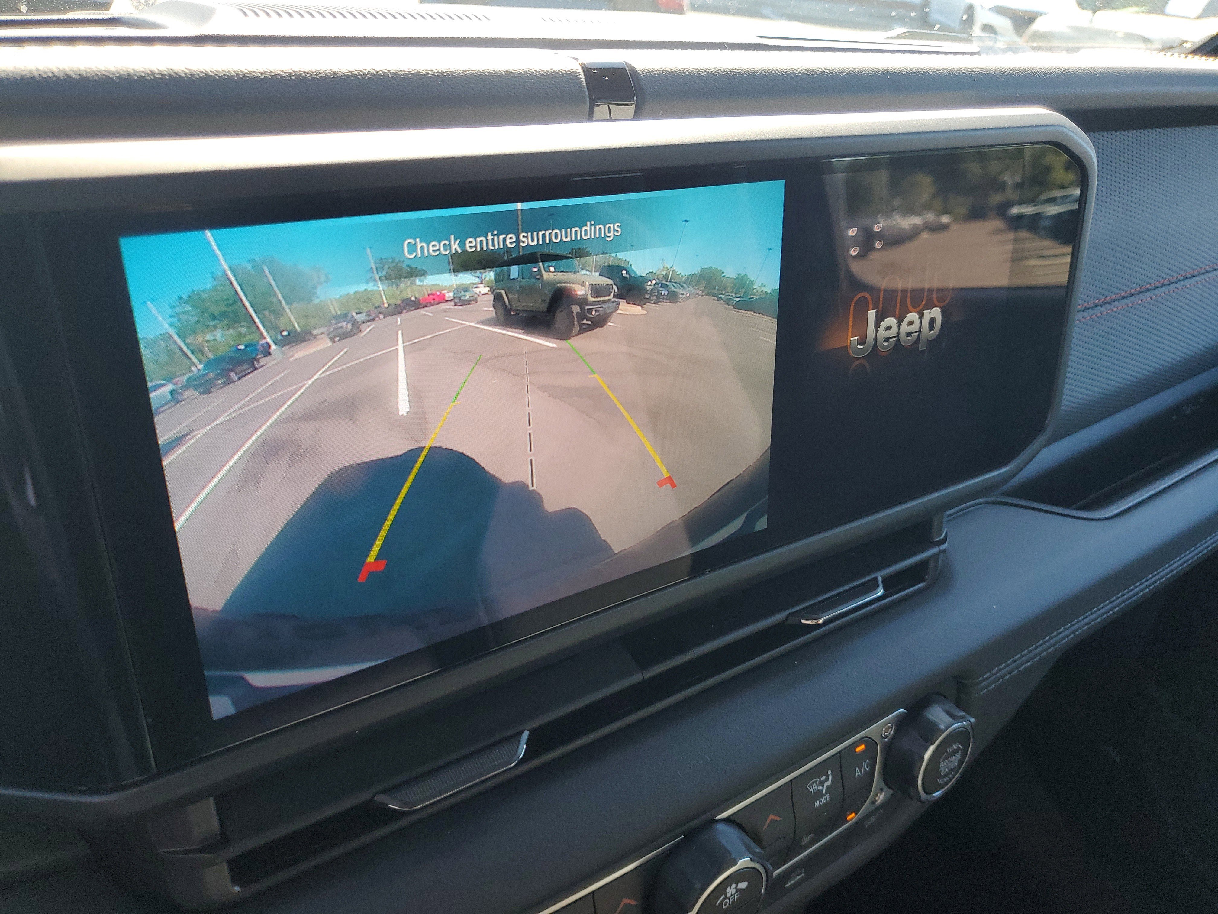 Used 2025 Jeep Wrangler Unlimited Rubicon w/ Convenience Group AWD/4WD image 19