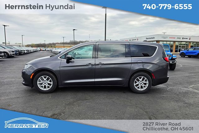 Used 2023 Chrysler Voyager LX FWD image 4