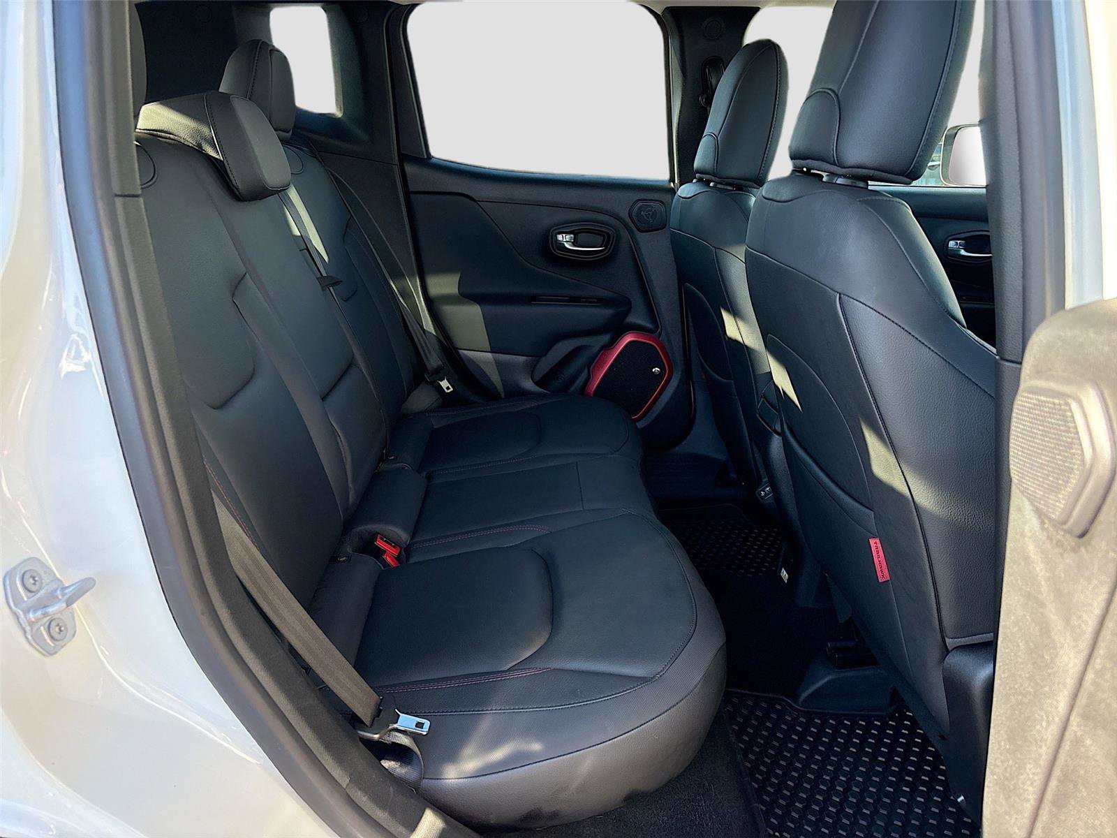 Used 2018 Jeep Renegade Trailhawk image 32