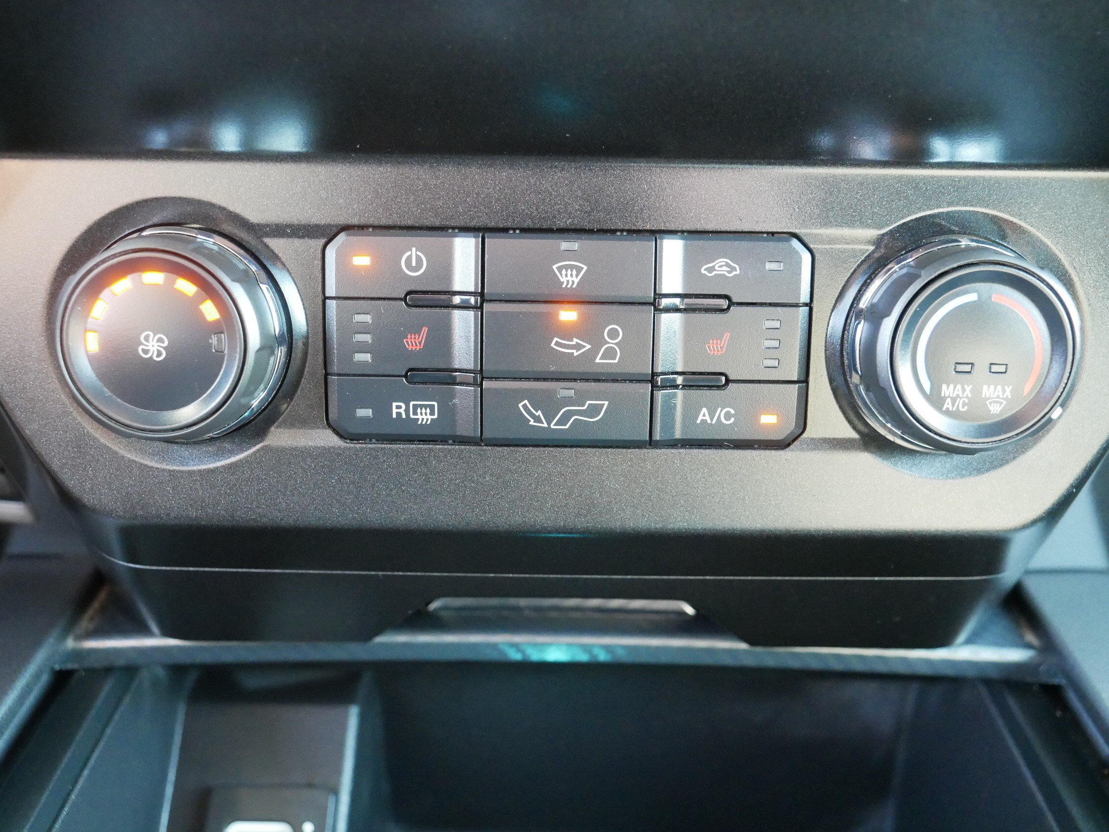 Used 2019 Ford F150 XLT w/ Equipment Group 302A Luxury AWD/4WD image 23