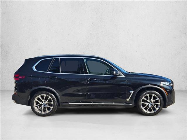 Used 2025 BMW X5 xDrive50e image 4