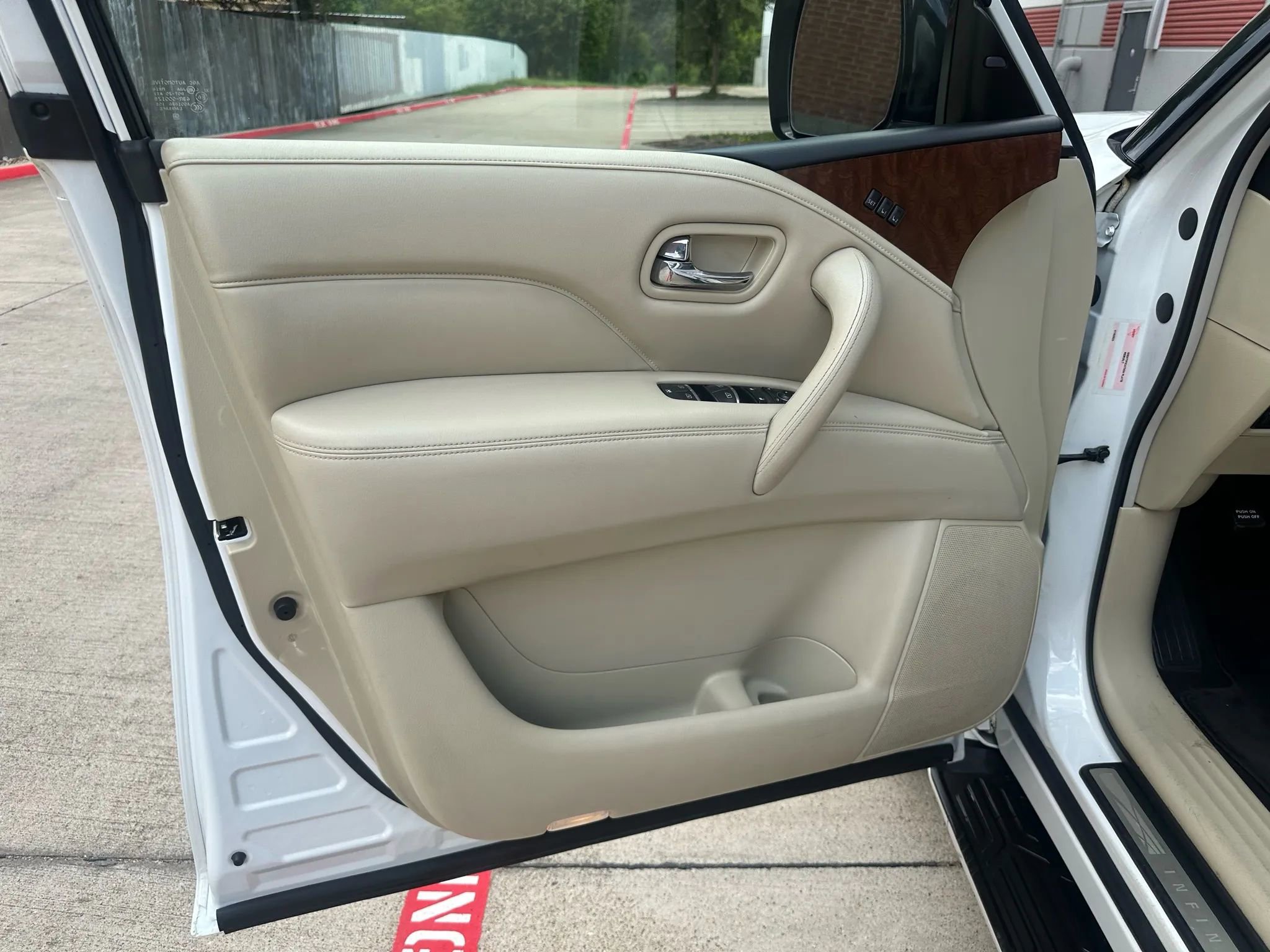 Used 2018 INFINITI QX80 2WD w/ Driver Assistance Package image 16