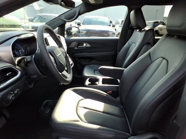 New 2026 Chrysler Pacifica Select AWD/4WD image 15