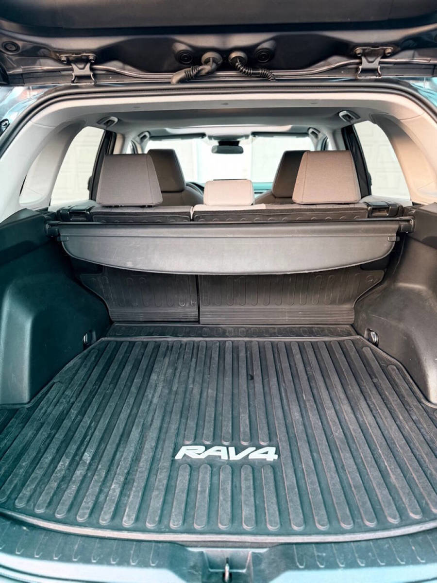 Used 2021 Toyota RAV4 XLE w/ Convenience Package image 13