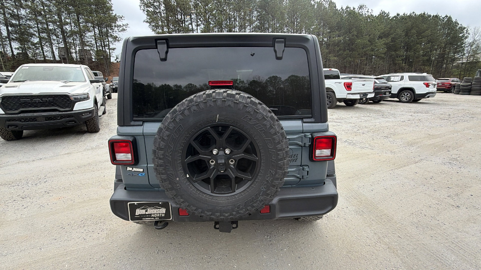 Used 2025 Jeep Wrangler Willys image 9