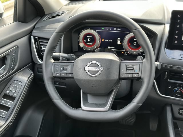Certified 2025 Nissan Rogue SL w/ Tech Package FWD image 26