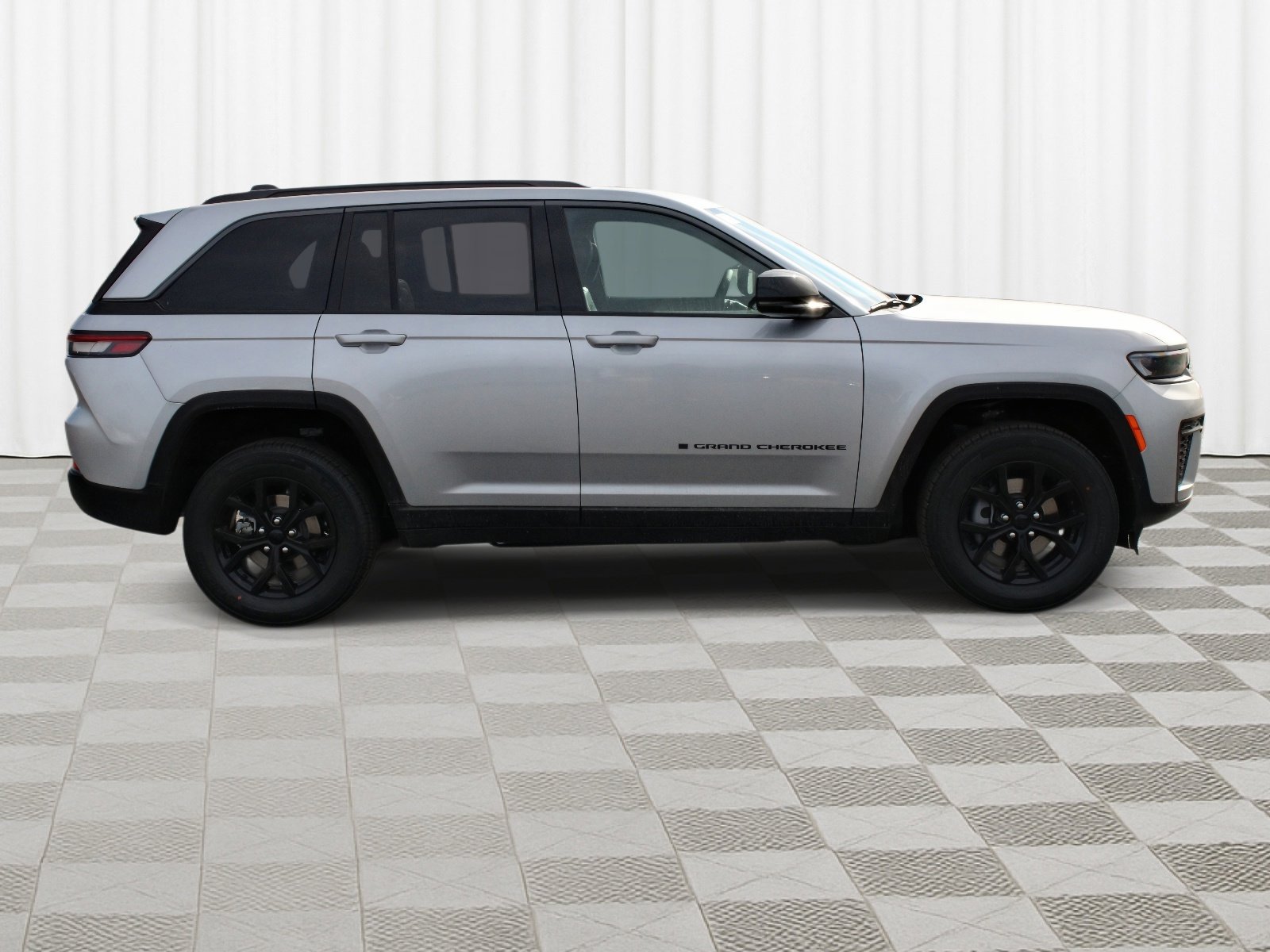 New 2026 Jeep Grand Cherokee Altitude image 32