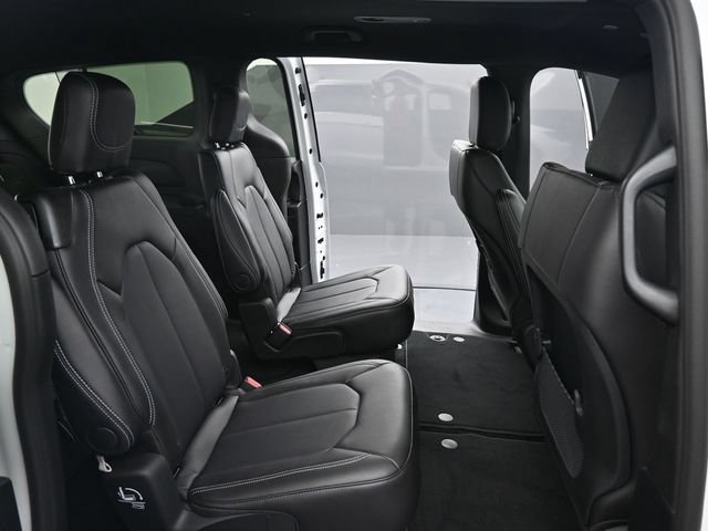 New 2025 Chrysler Voyager LX FWD image 19