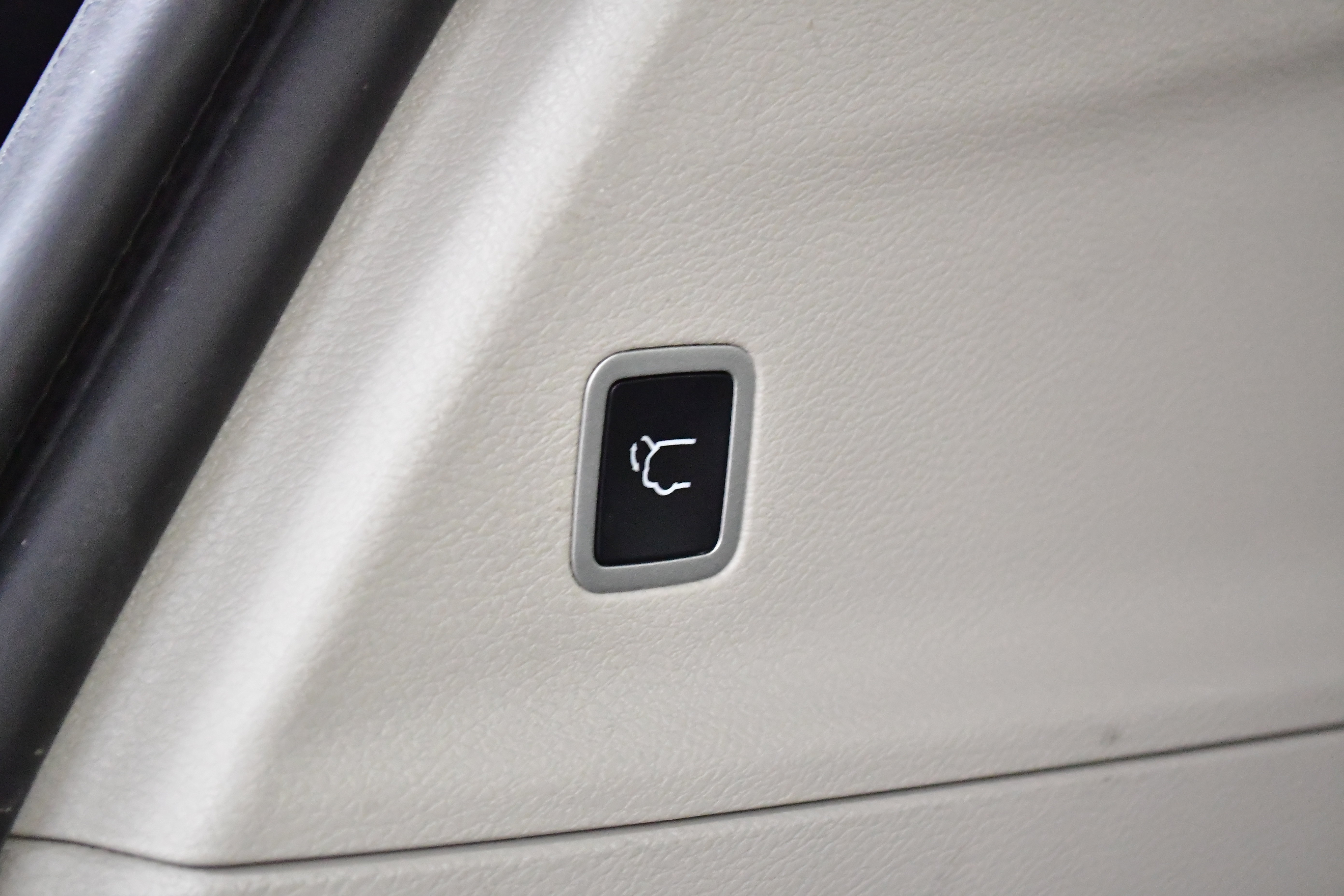 Used 2023 Chrysler Pacifica Touring-L FWD image 9