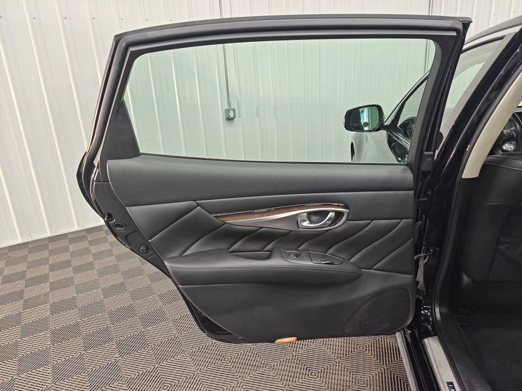 Used 2015 INFINITI Q70 L 3.7 w/ Deluxe Touring Package image 41