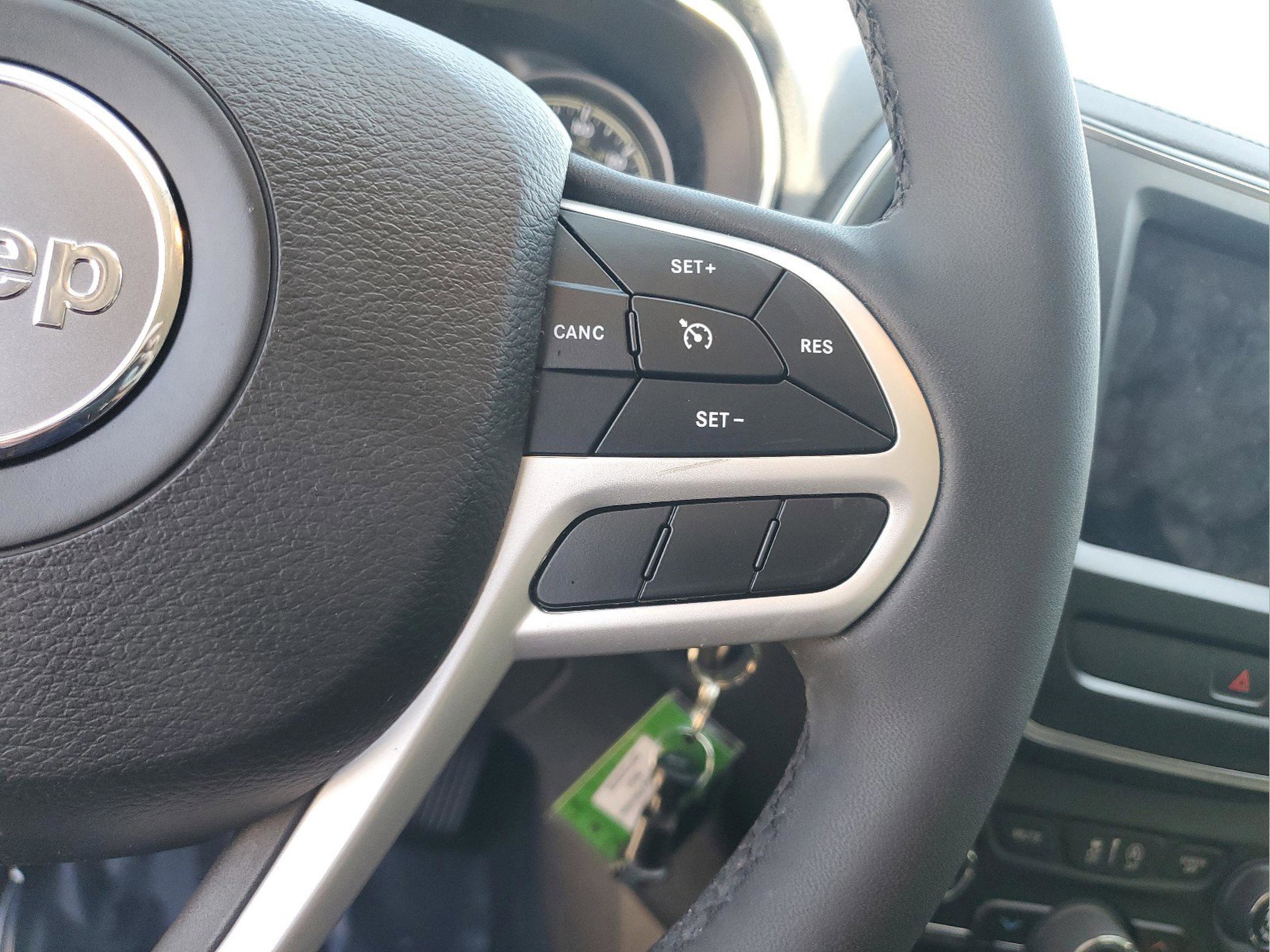 Used 2022 Jeep Cherokee Latitude AWD/4WD image 24