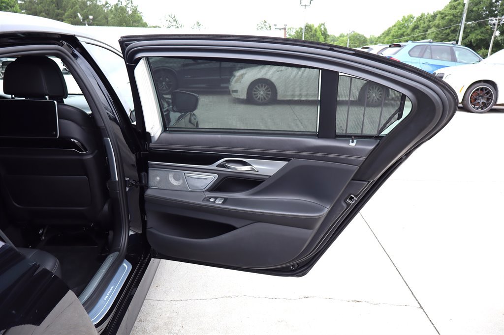 Used 2018 BMW 750i xDrive AWD/4WD image 51