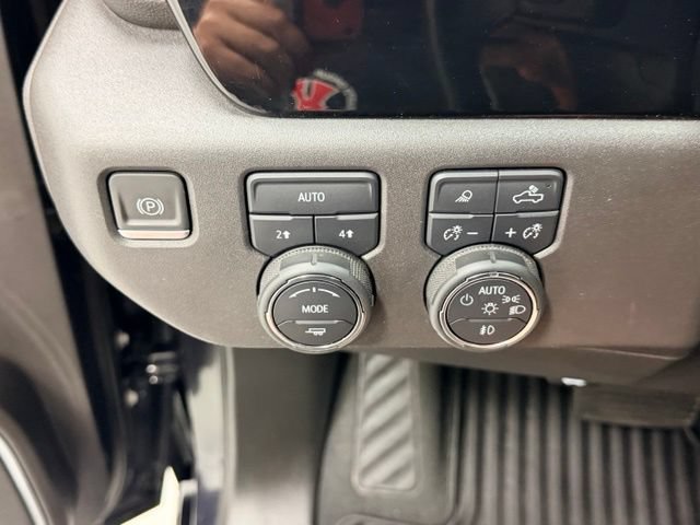 Certified 2022 Chevrolet Silverado 1500 LTZ w/ LTZ Convenience Package II AWD/4WD image 17