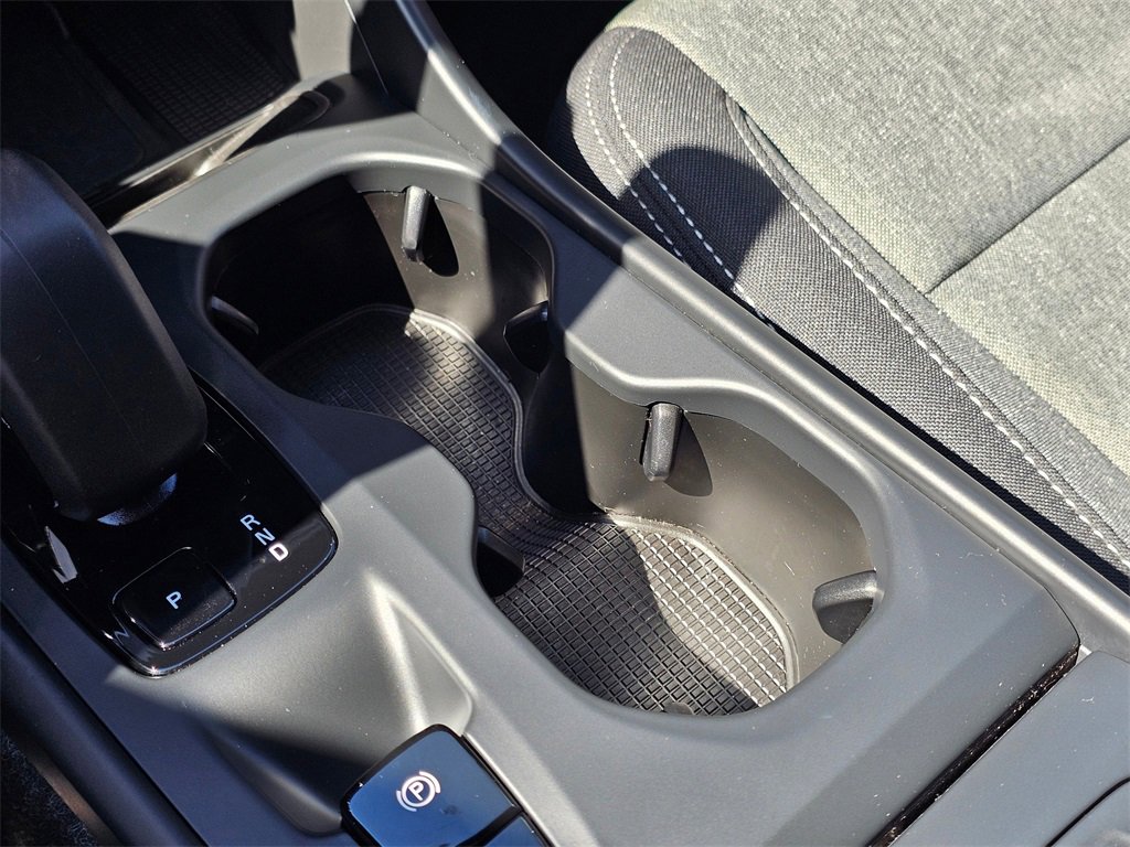 Used 2025 Volvo XC40 B5 Core image 29