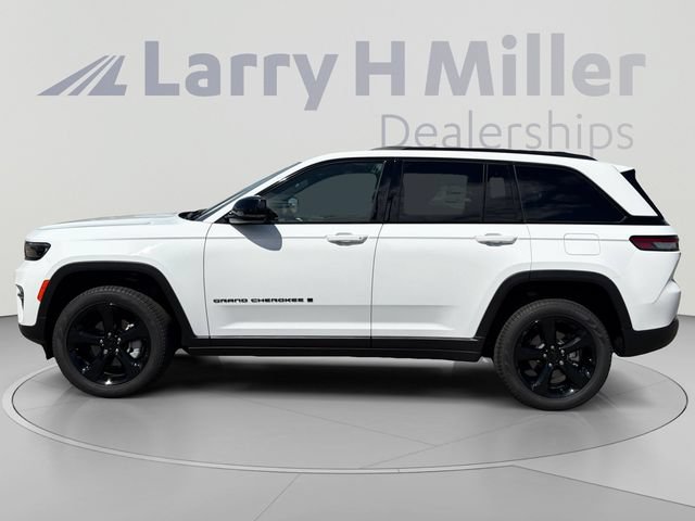 New 2025 Jeep Grand Cherokee Limited w/ Black Appearance Package AWD/4WD image 2