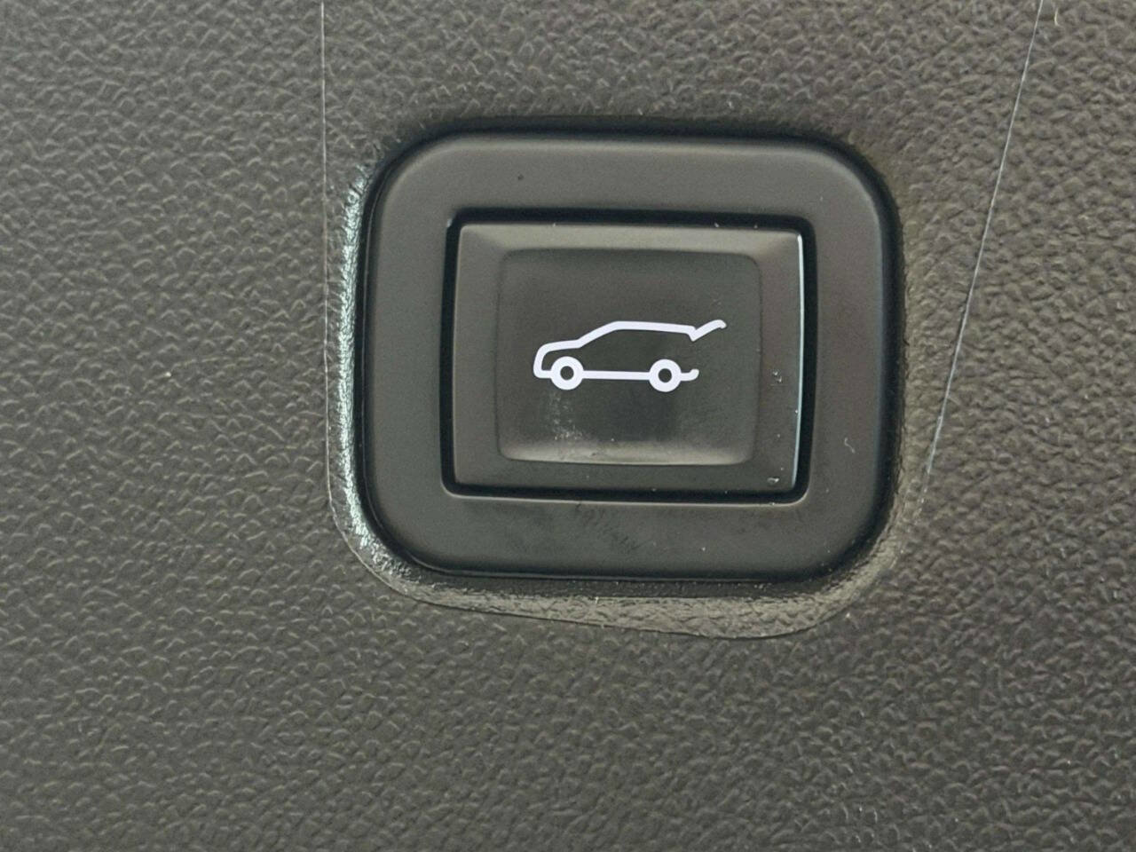 Used 2022 Chevrolet Blazer LT w/ Sound & Technology Package FWD image 7