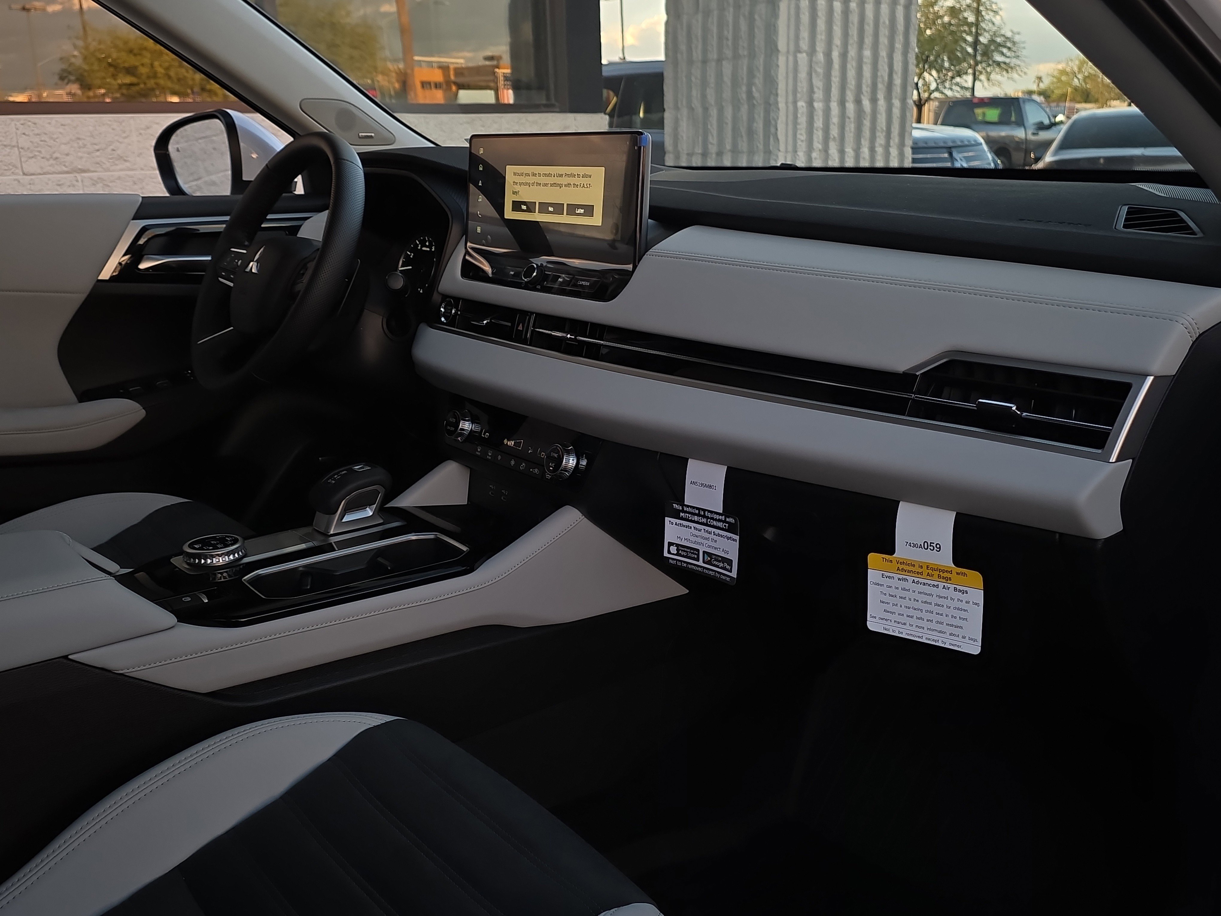 New 2025 Mitsubishi Outlander SE image 24