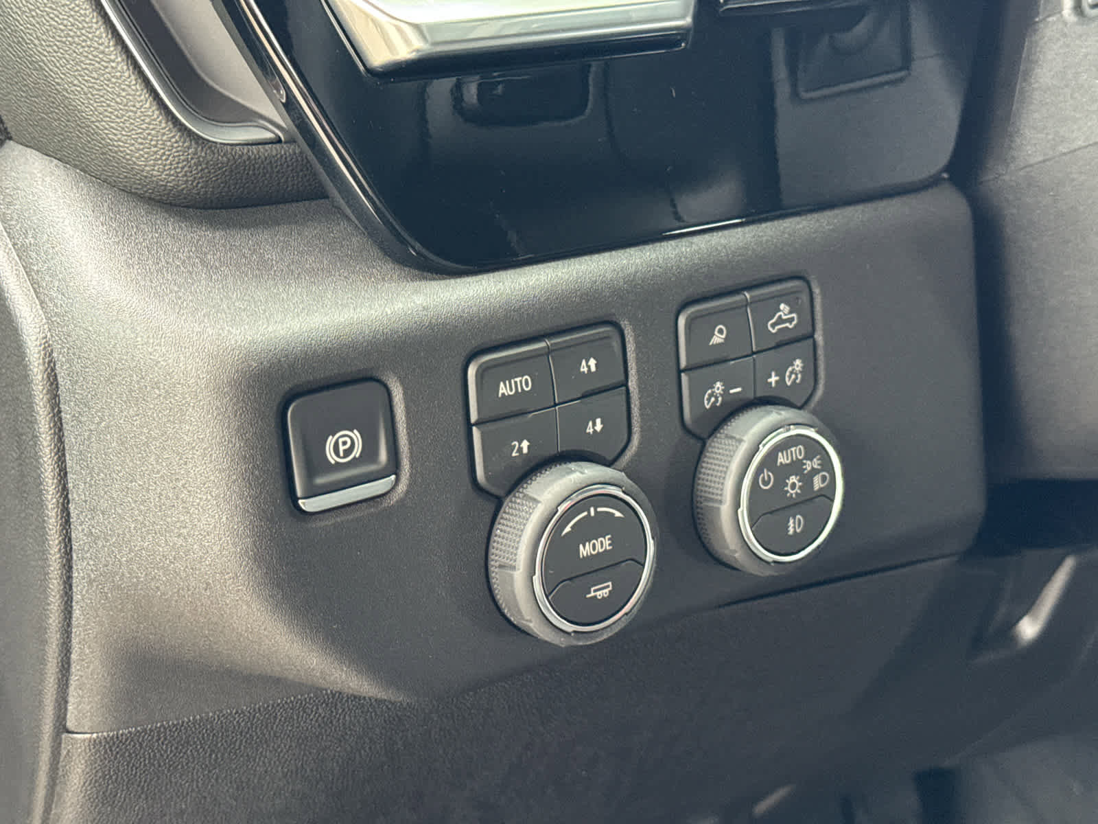 New 2026 Chevrolet Silverado 3500 LTZ w/ LTZ Convenience Package image 15