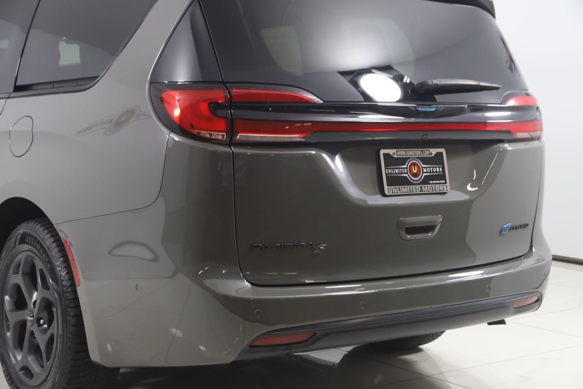 Used 2021 Chrysler Pacifica Touring-L w/ S Appearance Package FWD image 26