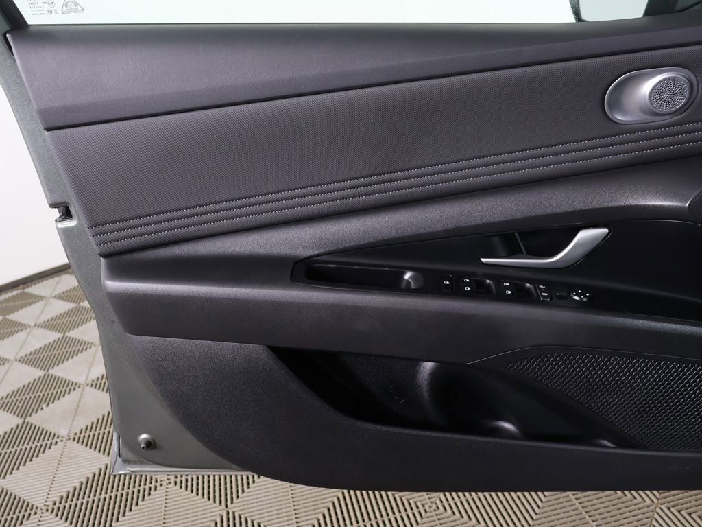 Used 2025 Hyundai Elantra Limited FWD image 37