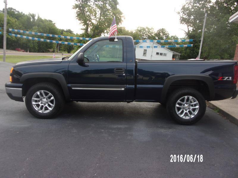 Used 2006 Chevrolet Silverado 1500 LT w/ Light Duty Power Package AWD/4WD image 6