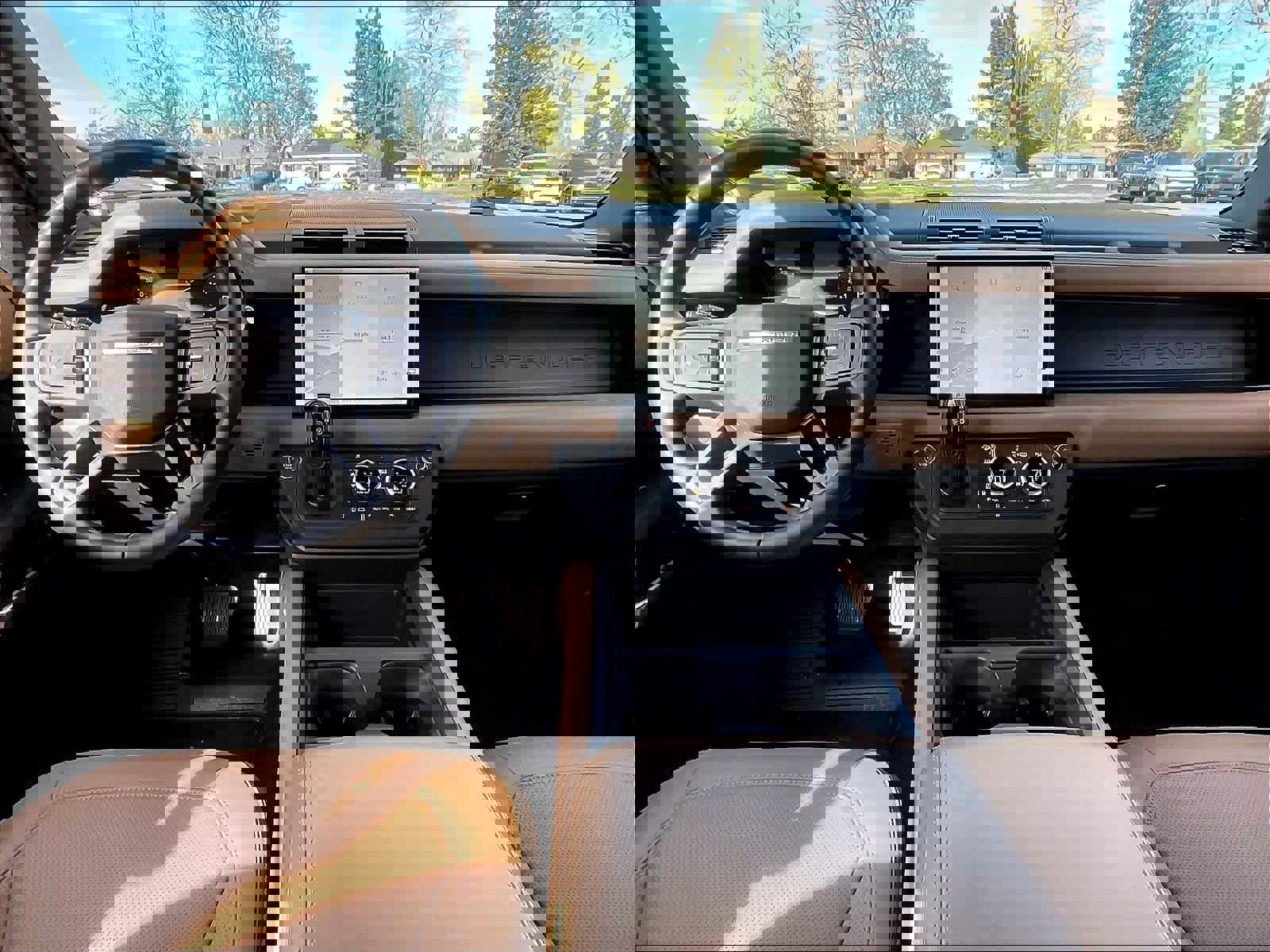 Used 2025 Land Rover Defender 130 X-Dynamic SE image 16