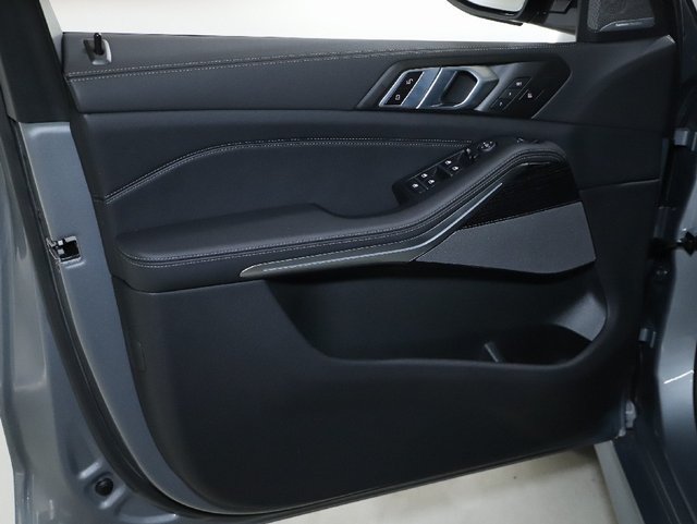 Used 2026 BMW X5 M60i AWD/4WD image 19