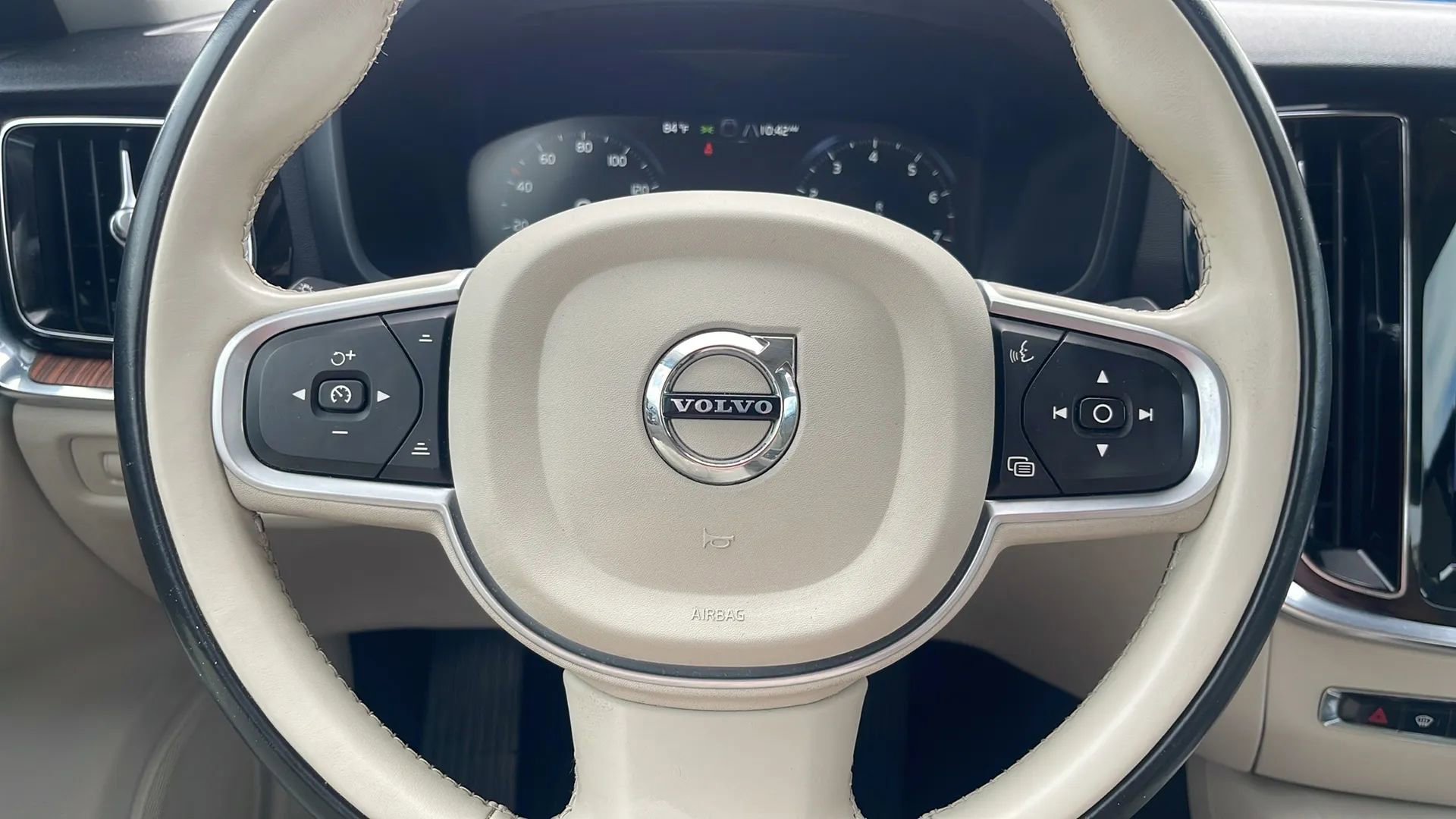 Used 2022 Volvo S60 B5 Momentum w/ Premium Package image 13