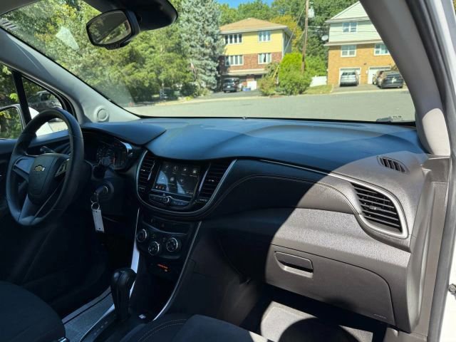 Used 2018 Chevrolet Trax LS image 30